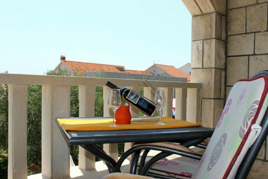 Apartments Marin Бол Екстериор снимка