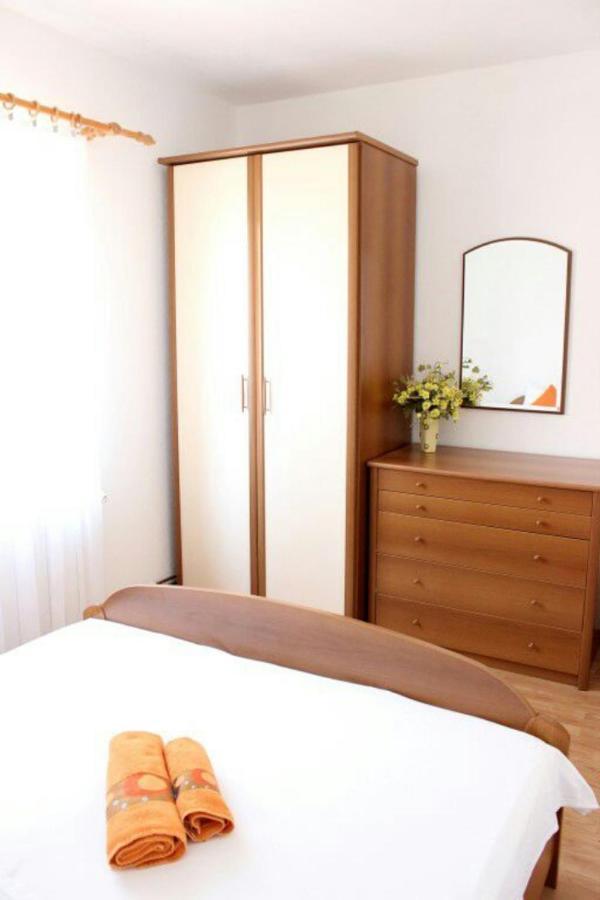 Apartments Marin Бол Екстериор снимка
