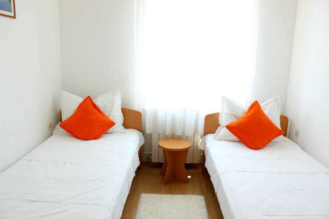 Apartments Marin Бол Екстериор снимка