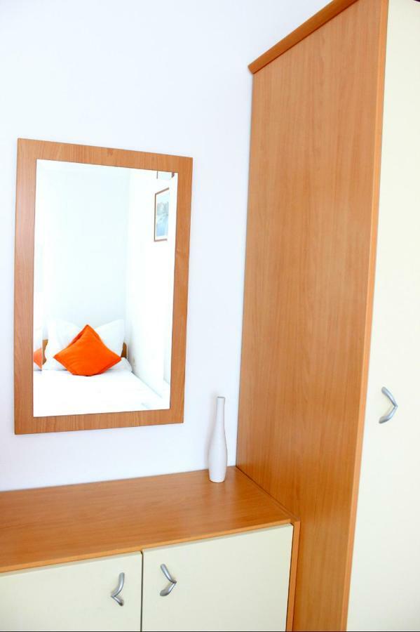 Apartments Marin Бол Екстериор снимка